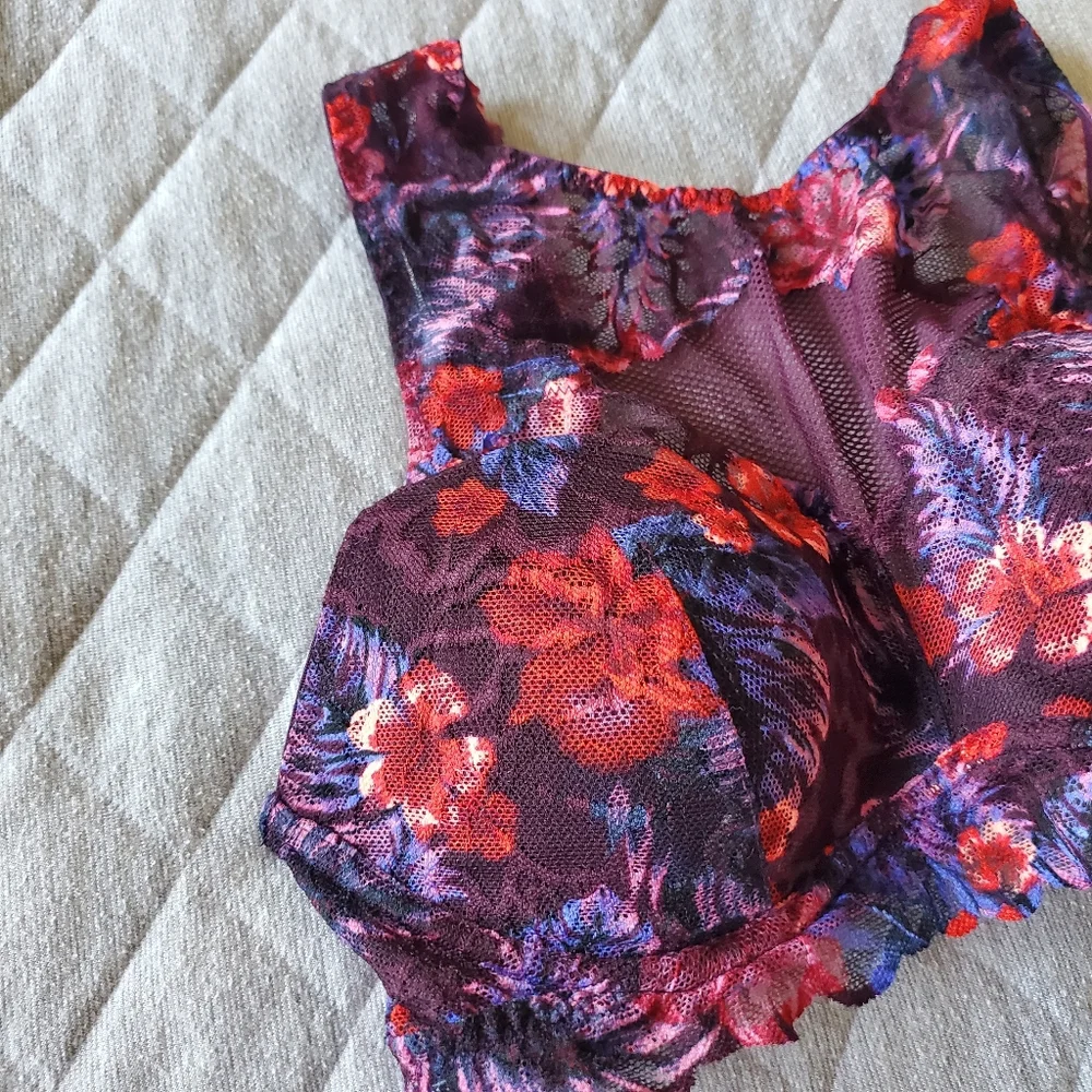⭐4/$20‎ Victoria's Secret PINK Lace Bralette Small